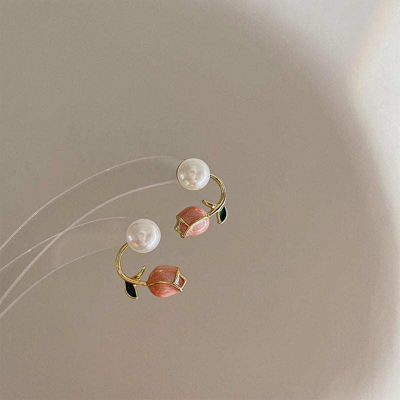 Pearl Collection: Trendy Korean Light Luxury Retro Earrings for Women, 2025 Edition