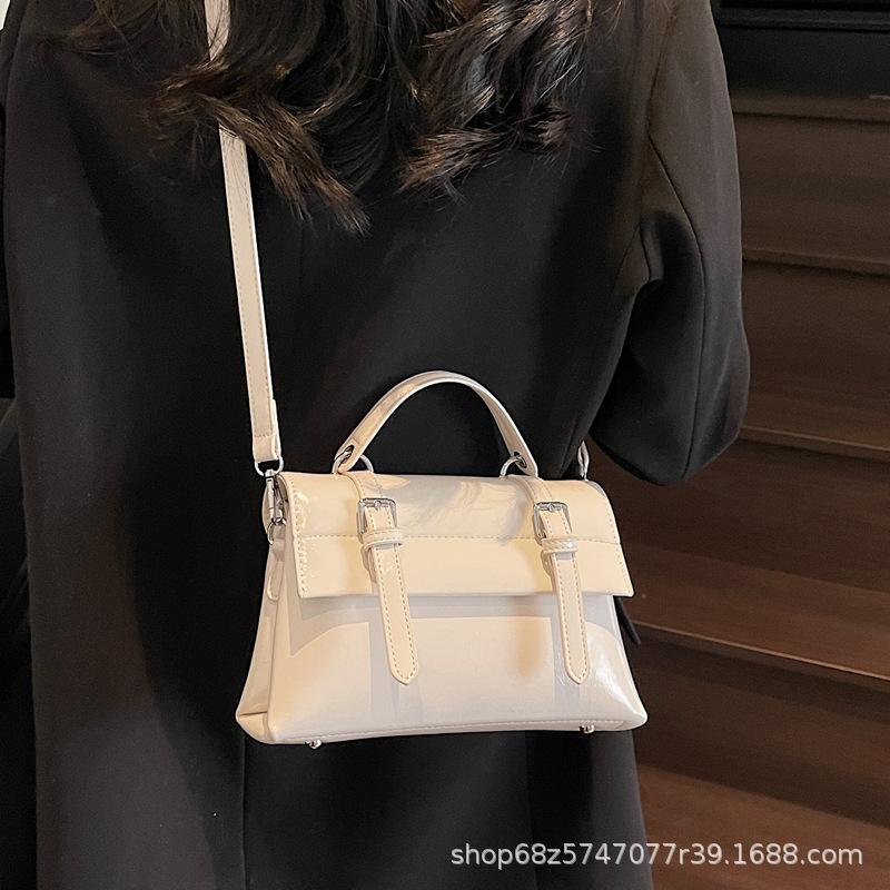 Retro preppy style large-capacity handbag women's 2025 pre-spring new Korean solid color shoulder bag textured messenger bag