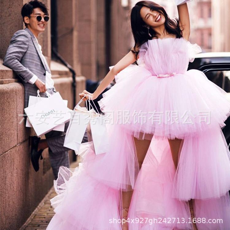 

Показ на подиуме цветная пряжа 2025 парная уличная фотография платье Мори легкое свадебное платье M розовый