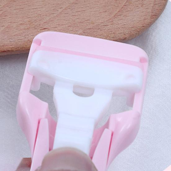 Yousheng Eyelash Curler Easy to Use Effortless Bright Color Pressing Mini Eyelash Curler for Home
