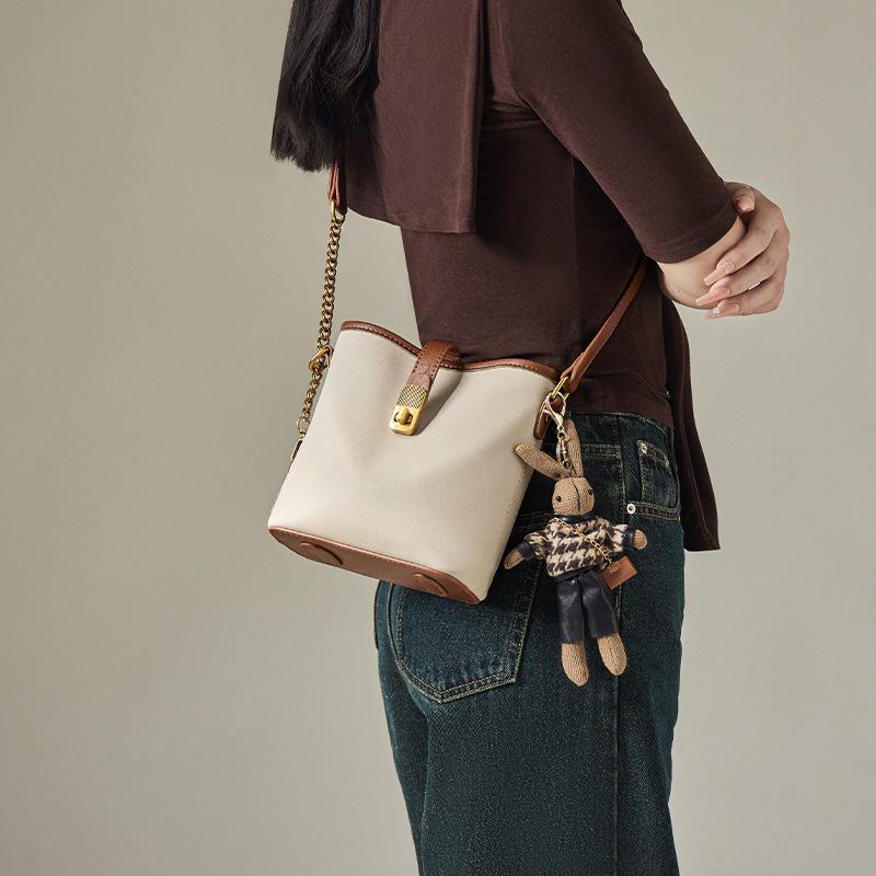 2025 Autumn Winter New Genuine Leather Women's Bag Niche Fashion Design Sense Shoulder Bag Light Luxury High-end Texture Crossbody Bag