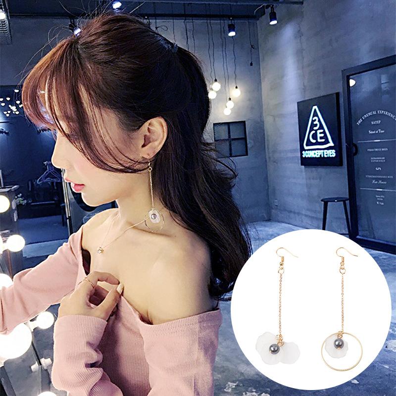 Temperament White Shell Petal Earrings, Small Personality Fresh Mori Flower Pearl Stud Earrings Female