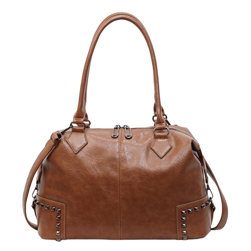 Large Capacity European and American Style Women's Bag 2026 New Fashion Shoulder Messenger Bag Rivet Portable Tote Bag
