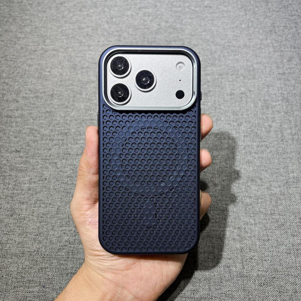 Honeycomb Heat Dissipation iPhone 16 Pro Max Magnetic Protective Case - Solid Color Hard Shell with Large Hole Design