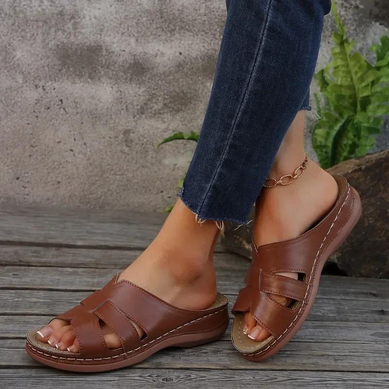 

Роскошные летние шлепанцы 2025 для женщин, на танкетке, уличные, модные пляжные сандалии, женские вьетнамки, дизайнерские повседневные сандалии 43 темно-коричневого