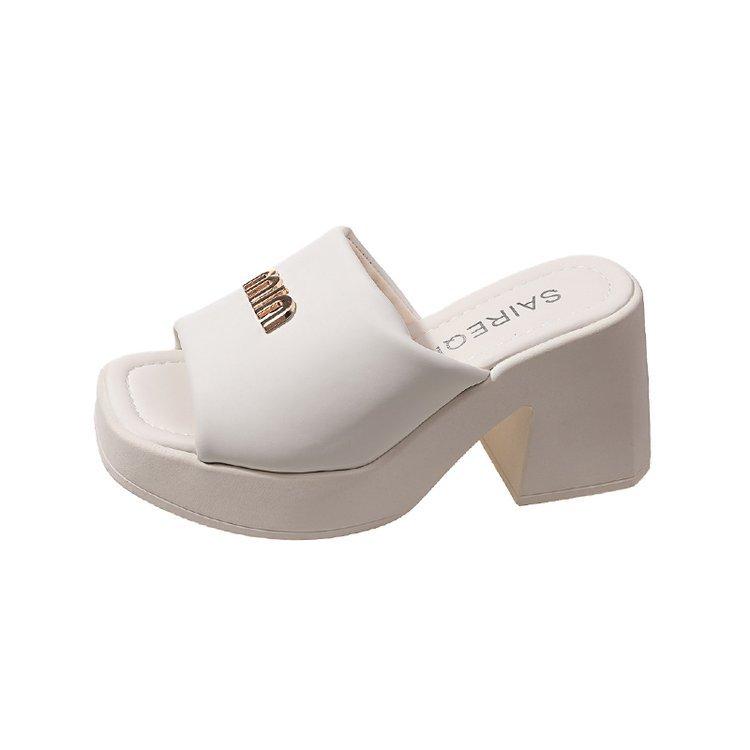 

Жіночі капці 2024 літо нові сандалі на платформі, товста підошва, ретро, пляжні, круті капці для жінок 42