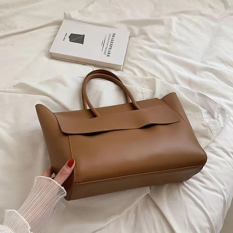 

High-quality Women s Handbag New Urban Trendy Shoulder Bags Multi-functional Casual Large-capacity Commuter Bags. коричневий