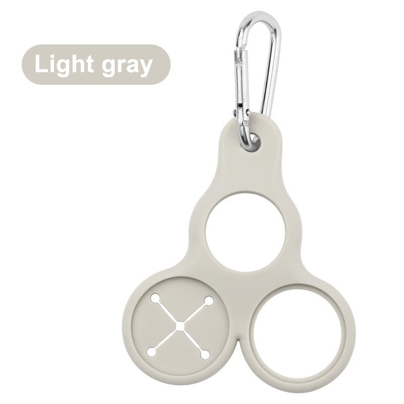 

Силиконовая пряжка для бутылки с водой Держатель для бутылки с водой 3 отверстия Крючок-держатель для бутылки для напитков Многофункциональный Для активного отдыха серый