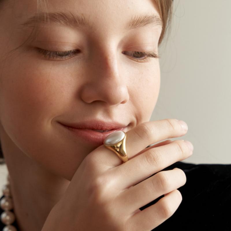 Tatiana Oval Point Ring_CR0474