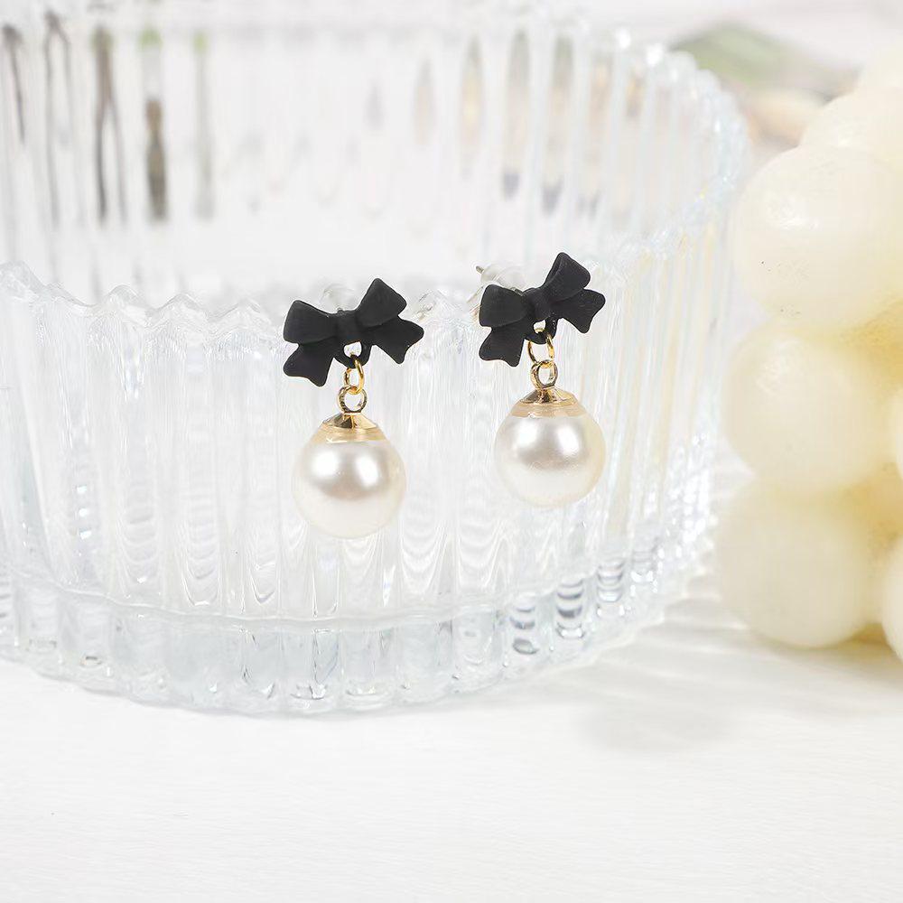 Exquisite Pearl Drop Earrings: Versatile, Fashionable, Luxurious Design for Women