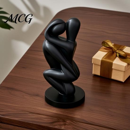 Easy Care Sculpture 3D Printed Hugging Couple Sculpture, Abstract Embrace Figurine with Smooth Curves, Minimalist Statue High-end Decorative