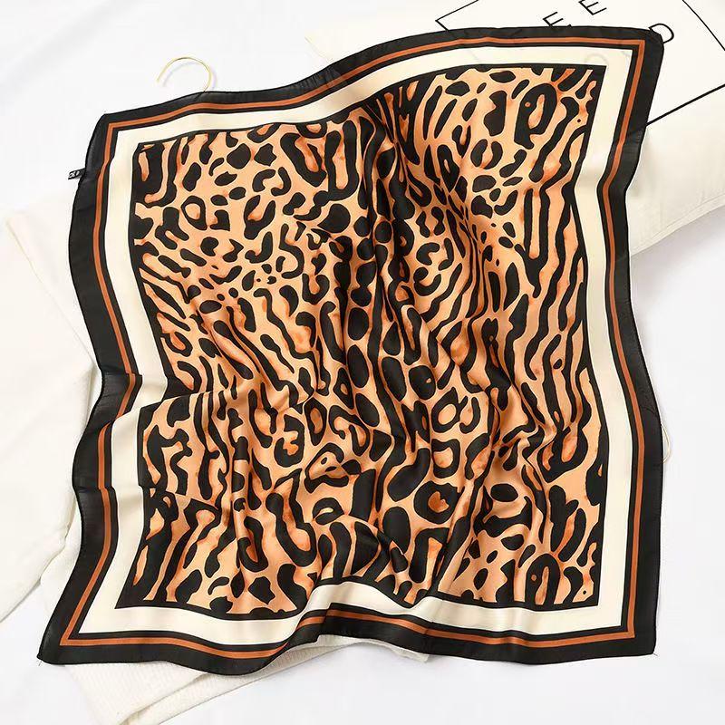 Luxury Silk Scarfs Square Scarf Korean Fashion Kerchief Popular Silk Scarves Bandanna Wraps Scarf Decoration Shawl 70*70Cm