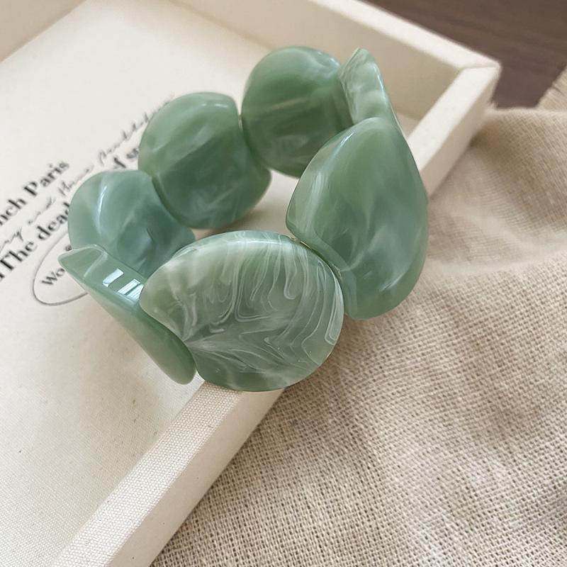 French Geometric Resin Bracelet: Irregular, Retro, Versatile, High-End Fashion Jewelry.