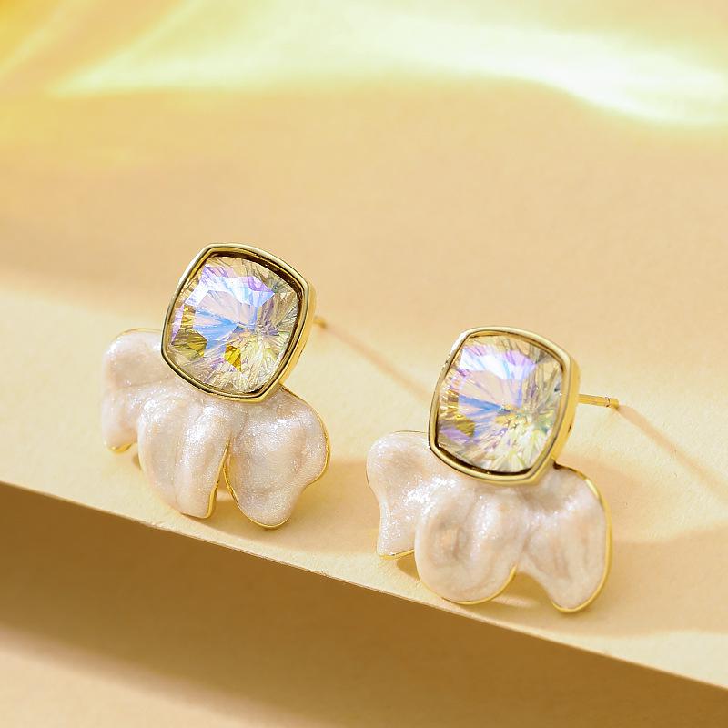 French gentle temperament small fragrance enamel drip oil inlaid zircon petal stud earrings fashionable personality niche earrings белый