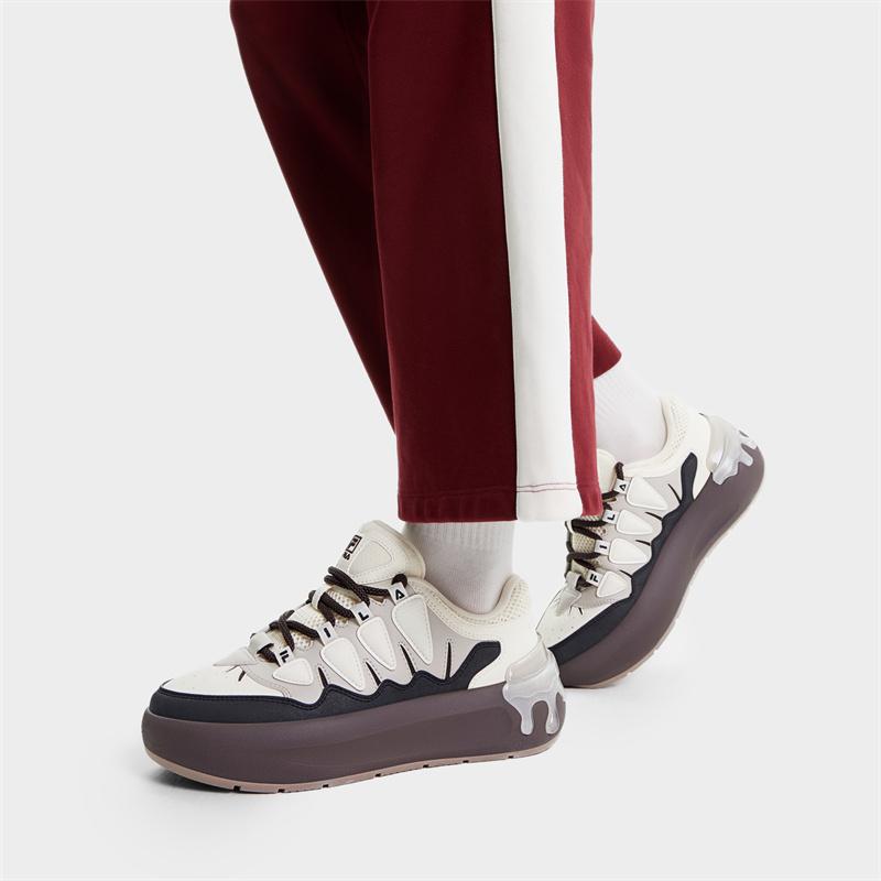 Fila Carrot 2 Classic Versatile Casual Low-Top Sneakers Women Sneakers Black White F12W431212FPB