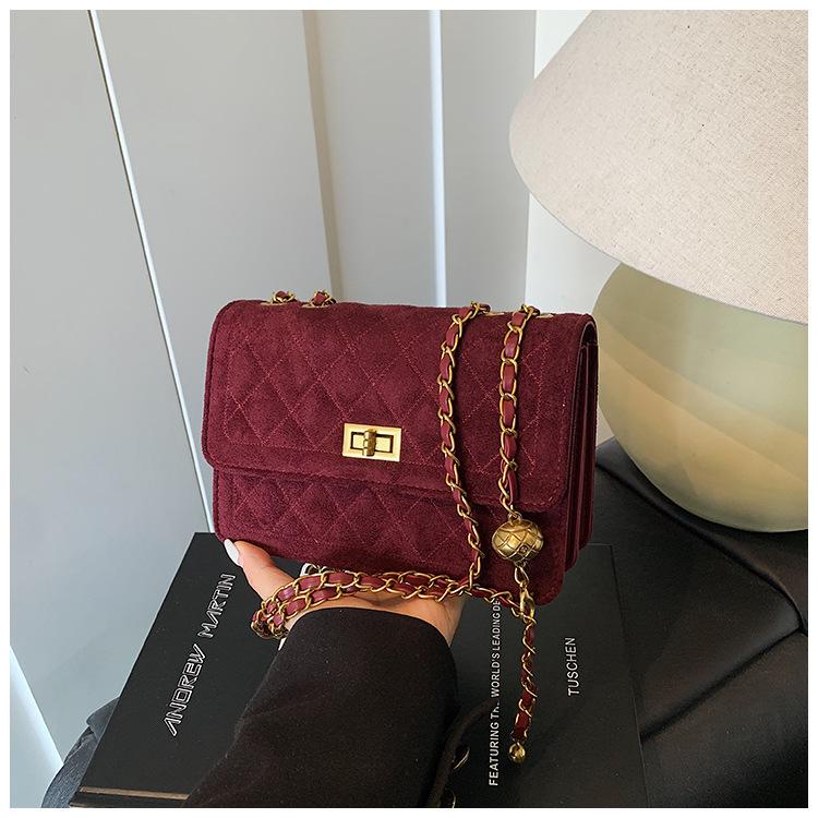 

Rhombus chain bag women s autumn and winter new niche shoulder messenger bag matte retro small square bag бордовый