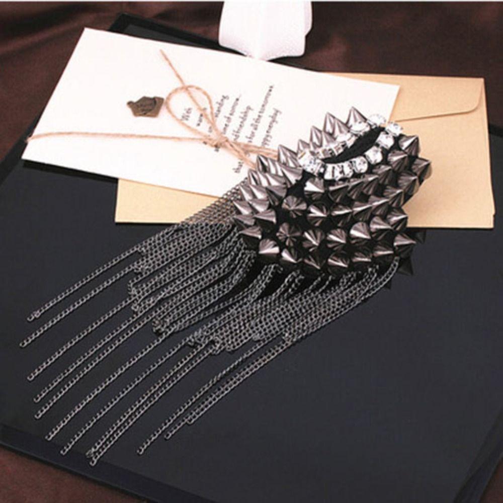 Cool Club Tassel Chain Epaulette Pin Jacket Vintage Brooch Exquisite Rivet Shoulder Badges  Gift
