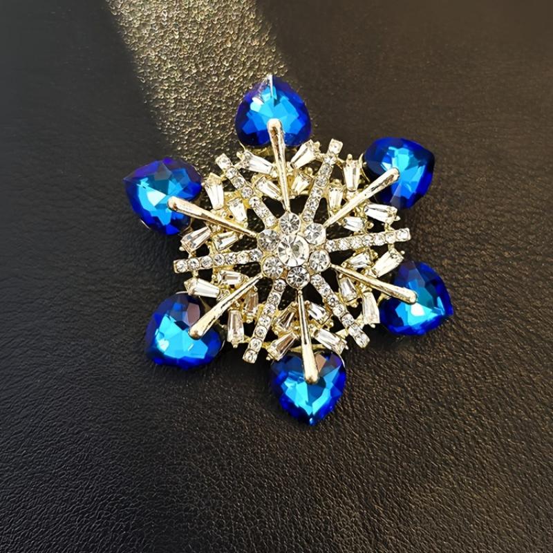 Light Luxury, High-end, Elegant and Trendy Accessories, Love High-end Crystal Snowflake Brooch