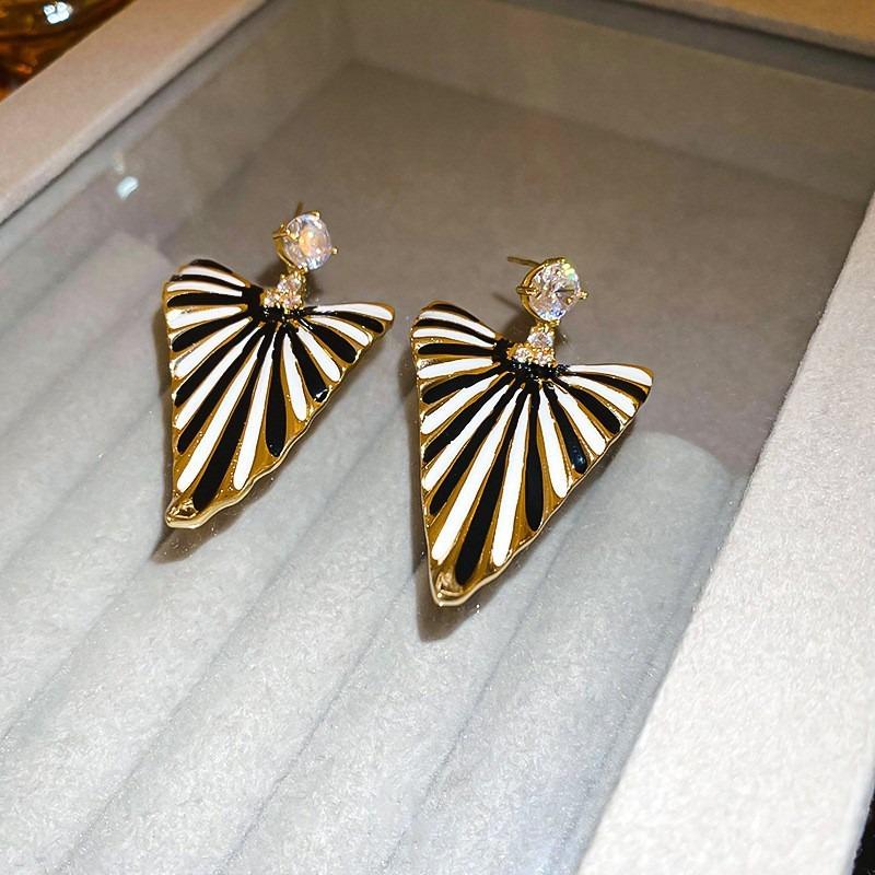 Silver Needle Black Crystal Geometric Stud Earrings Niche Versatile Earrings Temperament Light Luxury Premium Earrings