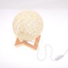 1 Set Rattan Kugel Tischleuchte USB-Stecker Helligkeit Einstellbar Nachtlicht Geschenk Holzständer Nachttisch Dekoration Nachtlicht Für Schlafzimmer