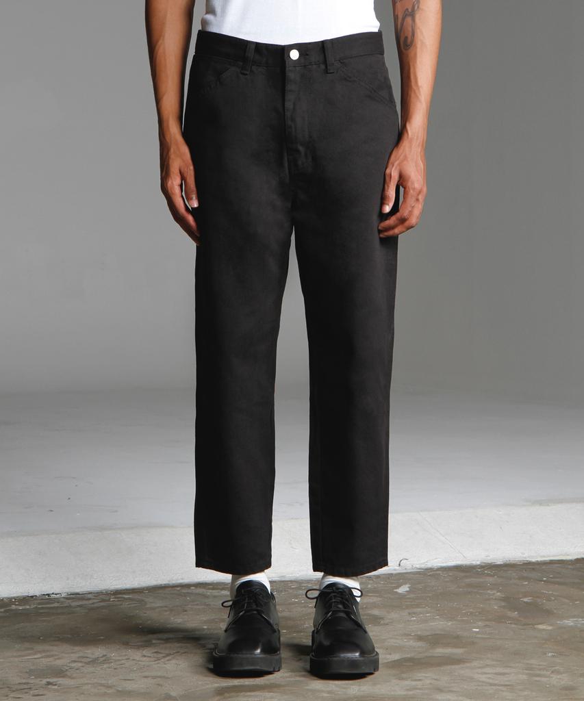 Wihaebeueoteil Crop Tapered Jean (Black)