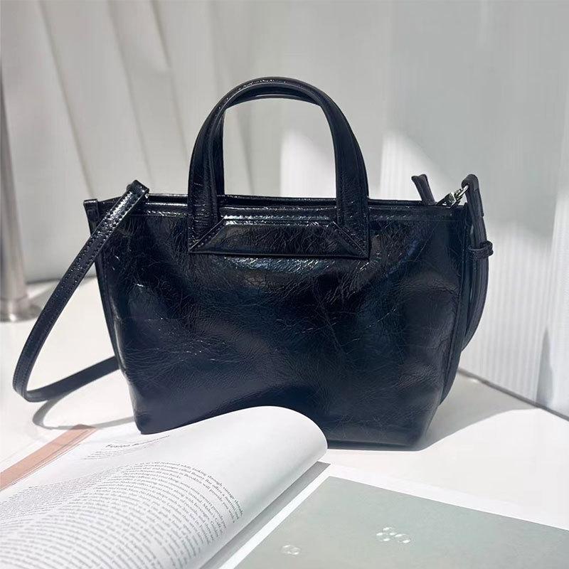 Women s bag niche design high-end leather handbag versatile shoulder messenger bag trendy leisure travel