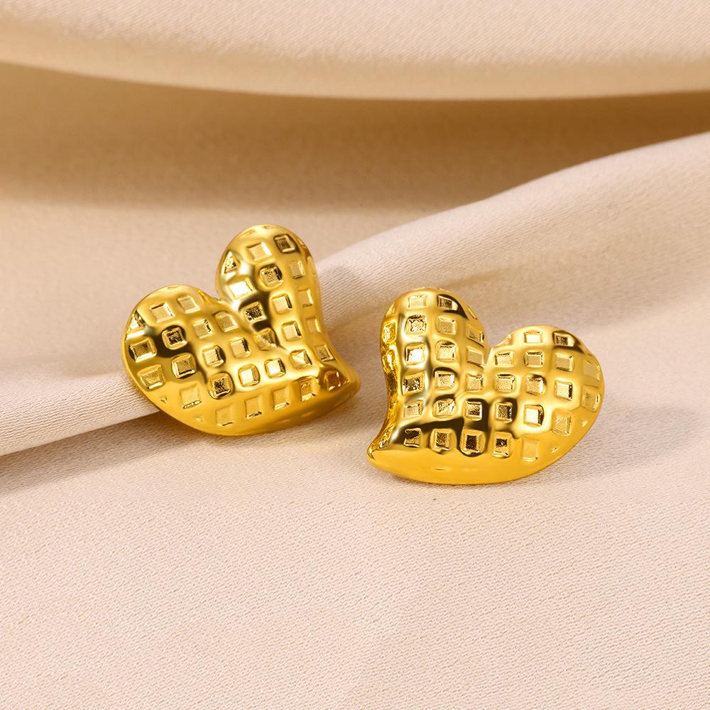 1 Pair of Heart Shaped Gold Earrings, Modern Minimalist Style Earrings, Suitable for Daily Wear