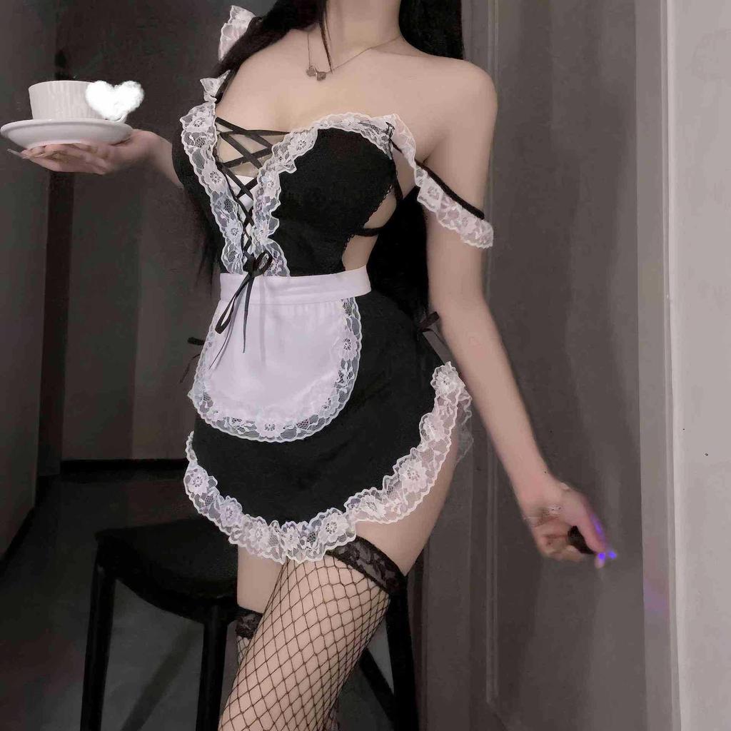 Svůdné krajkové služebničkovské prádlo: Lákavá uniforma s vášnivými šlemi