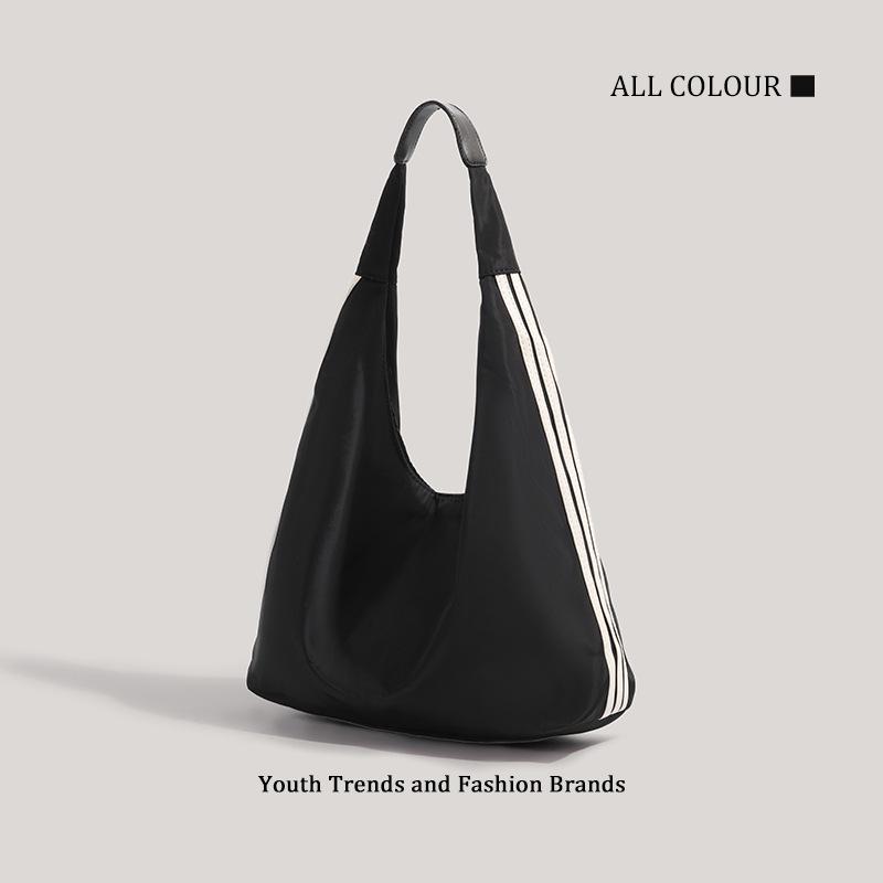 Retro Personalized Shoulder Bag Versatile Nylon New Large-capacity Casual Bag