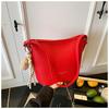 Simple and large-capacity commuter bucket bag women's new pendant bag popular single shoulder fashion messenger bag tide