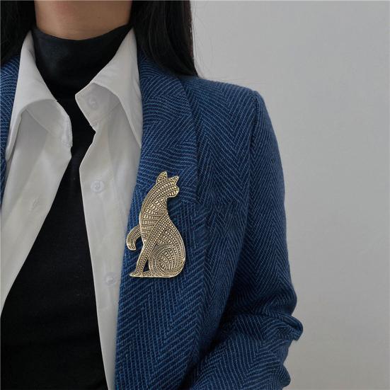 Brooch Pin Cat Shape Retro Style Distressed Badge Wear-Resistant Rust-Proof Suit Lapel Badge Clothing Decoration