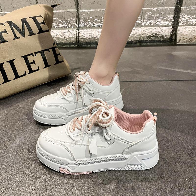 Vielseitiger lässiger Stil Sport-Board-Schuhe Studenten-Laufschuhe Damen Frühjahr 2025 neu Hongkong-Stil beliebte dicksohlige weiße Schuhe