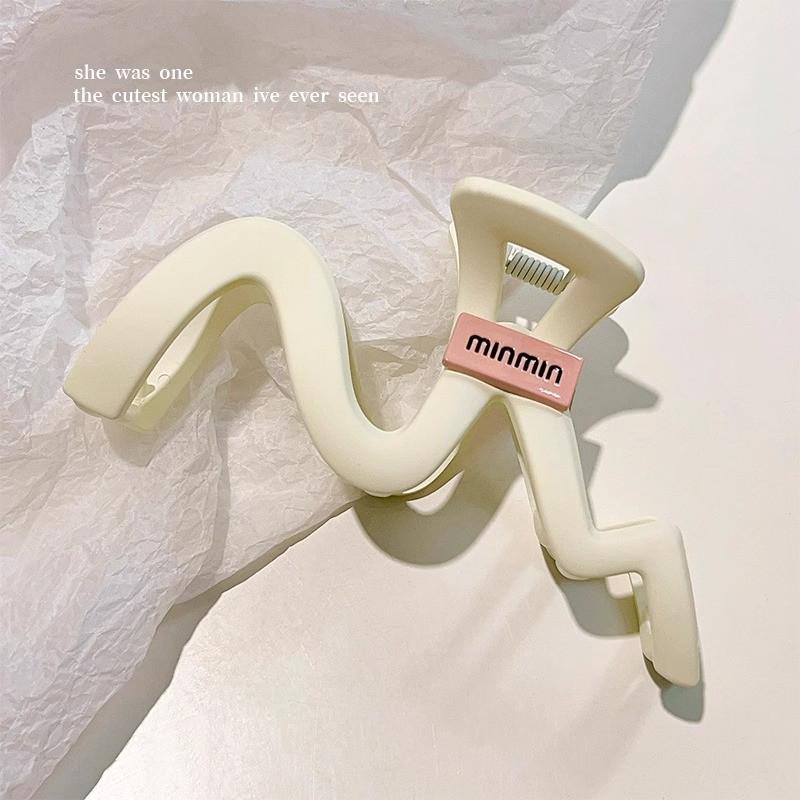 Large French Retro Claw Hair Clip for Elegant Women's Hairstyles.