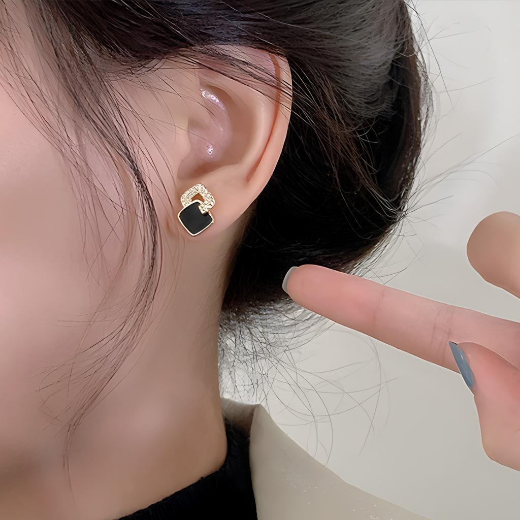 2026 Autumn/Winter Black Earrings