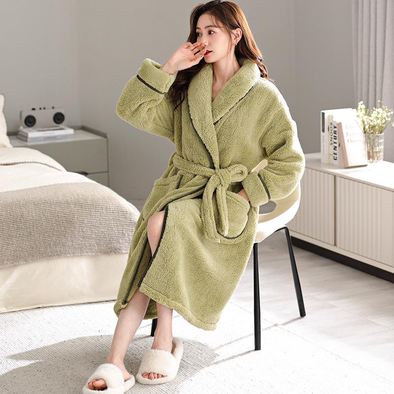 Flannel Couple's Robe: Cozy Coral Fleece Bathrobe for Men and Women - Warm, Thick, and Perfect for Winter