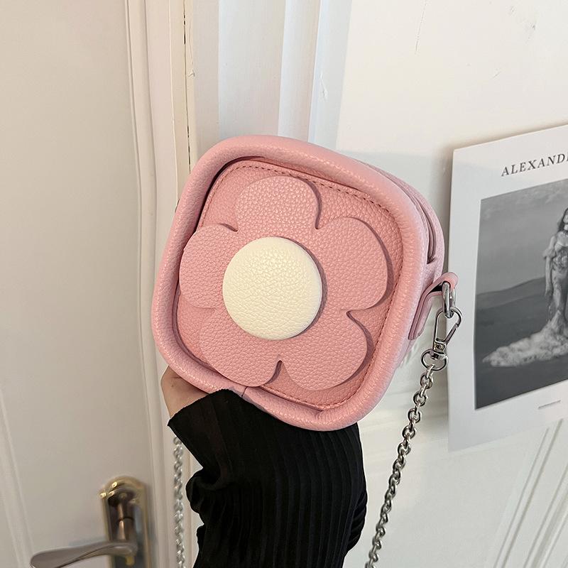 Small fresh literary women's bag 2025 new Mori sweet girl shoulder bag three-dimensional flower mini square bag tide