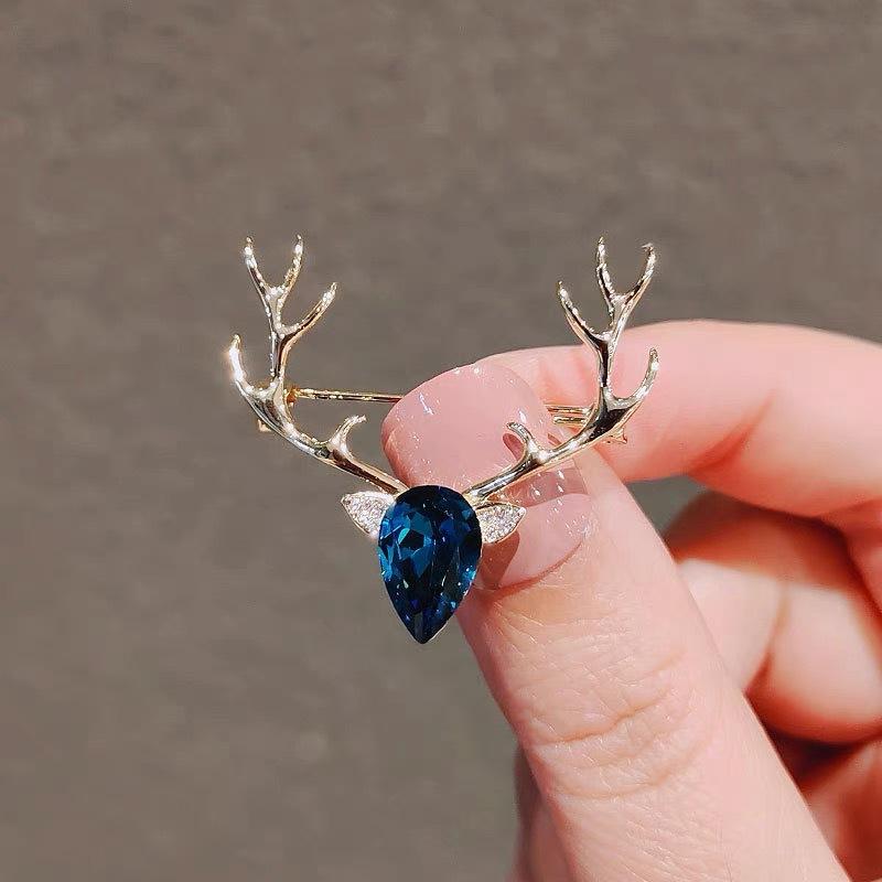 Олень с вашей брошью - Маленькая, эксклюзивная, изысканная, винтажная, высококлассная брошь, высококлассная булавка.