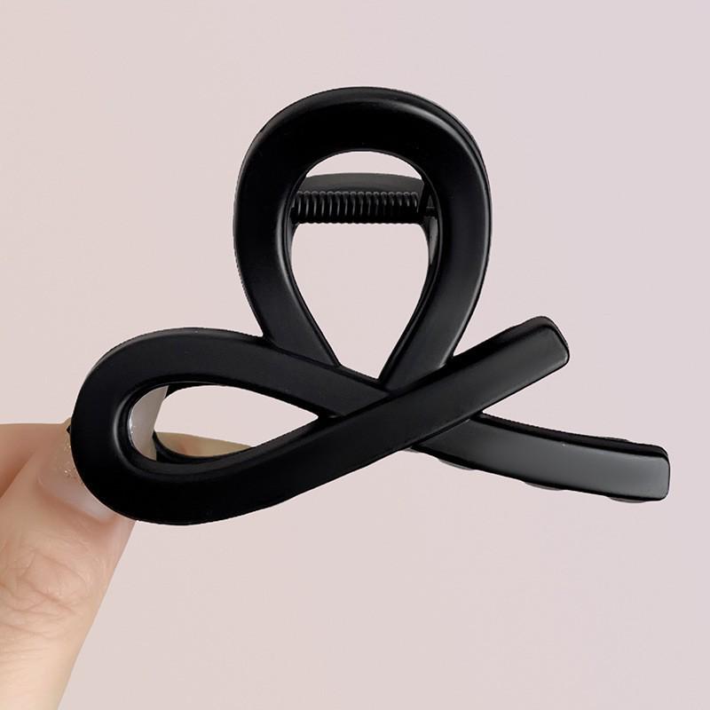 Large French Retro Claw Hair Clip for Elegant Women's Hairstyles.