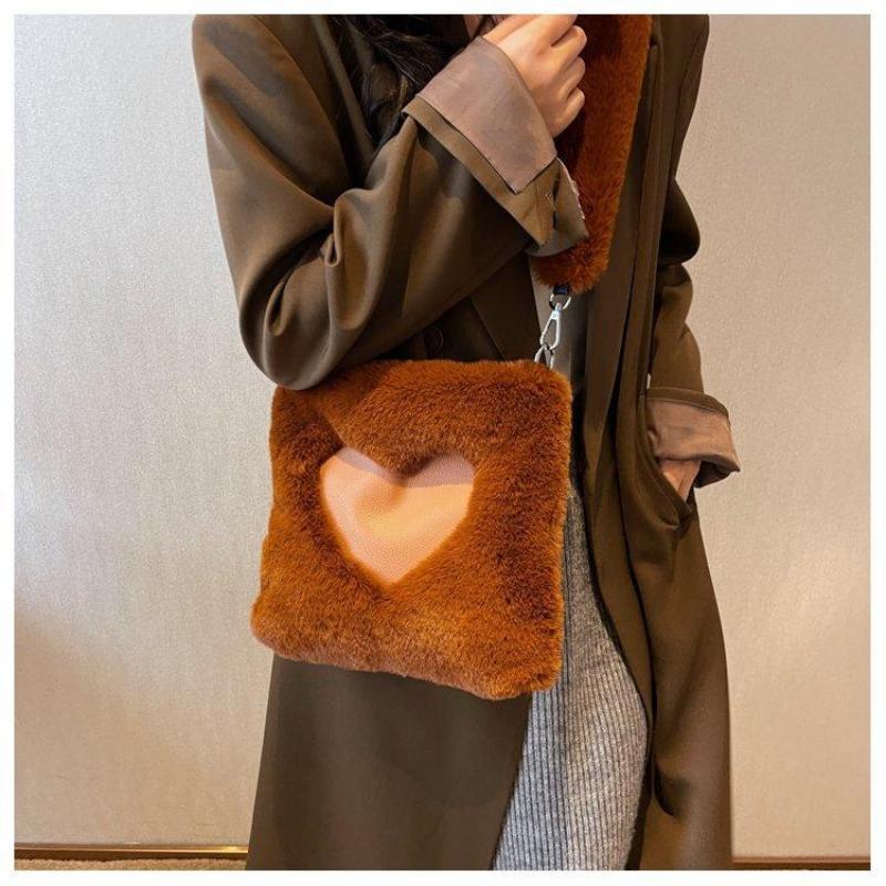 Fashion Love Heart Clutch Bag Versatile Women's 2023 New Fall Winter Large Capacity Shoulder Crossbody Bag Soft Plush Tote Bag