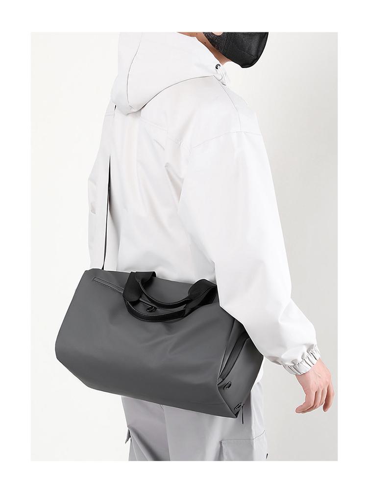 Men's Casual Crossbody Gym Bag: Large Capacity with Dry/Wet Separation for Travel