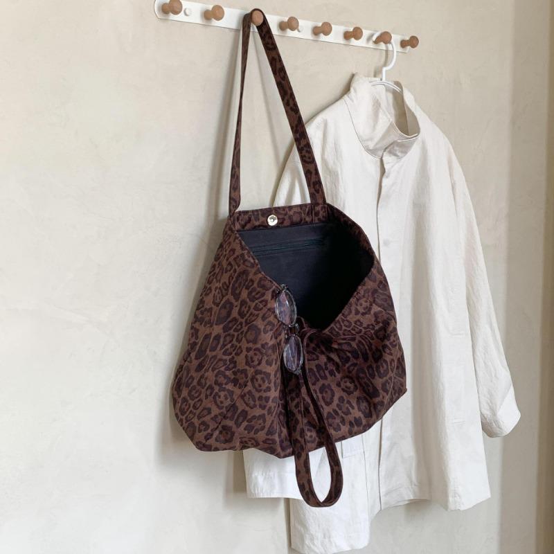 New leopard print bag autumn and winter niche casual lazy style shoulder bag large capacity commuter tote bag women