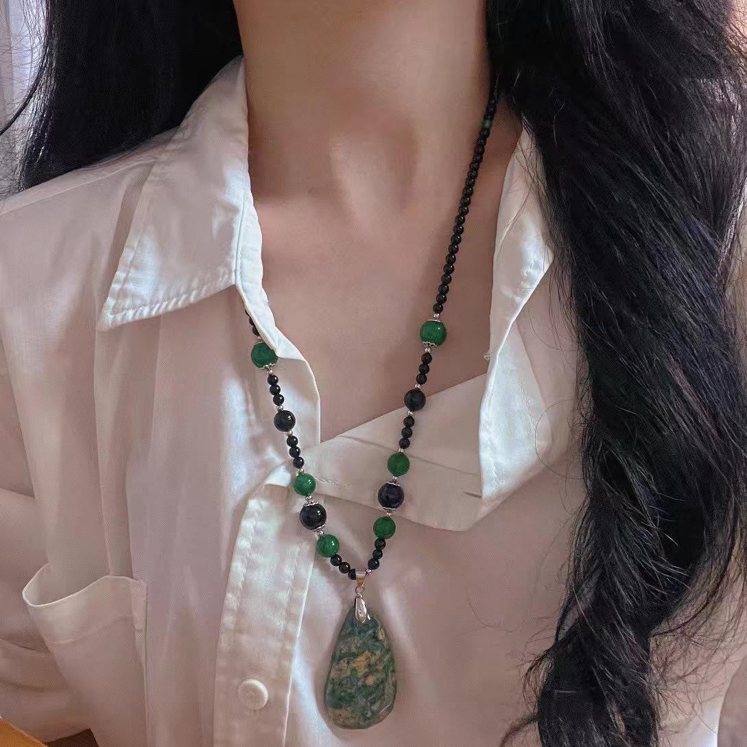 Retro High Quality Natural Black Agate Green Flower Crystal Pendant Sweater Chain Necklace Autumn And Winter New Models