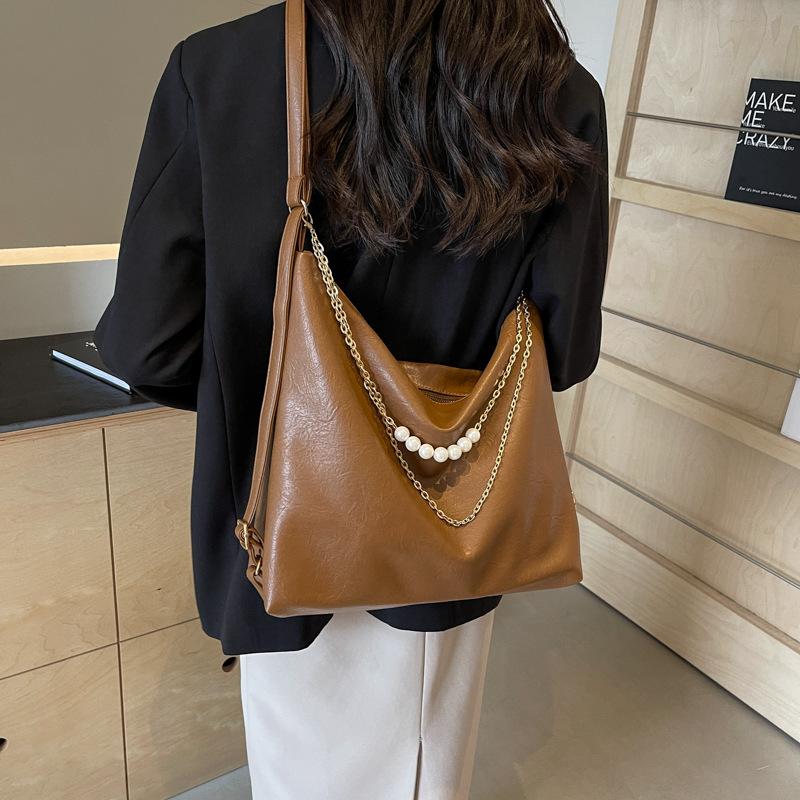 Premium sense large capacity tote bag women's 2025 new pearl chain shoulder bag commuter versatile backpack