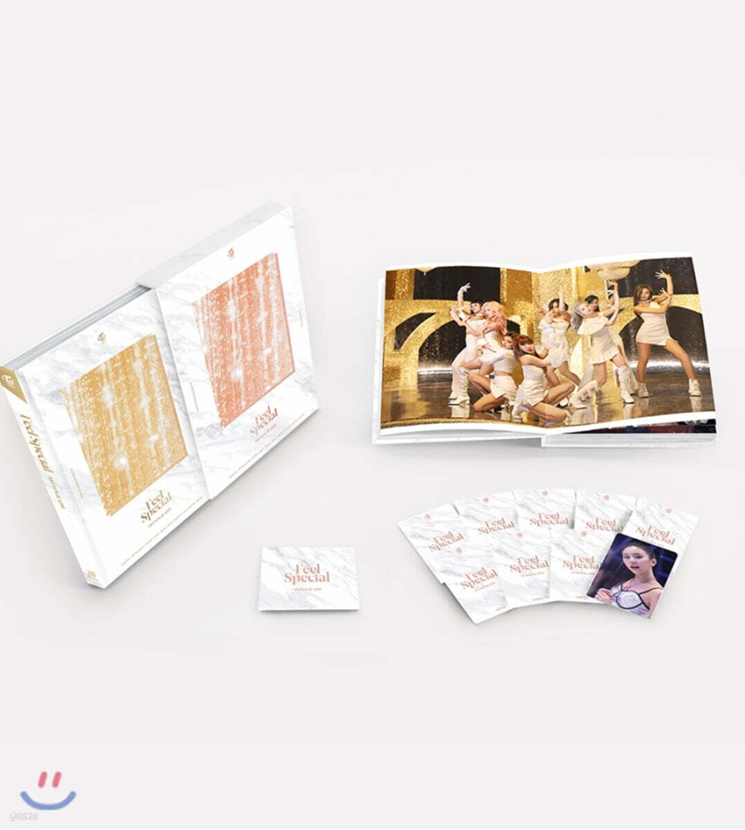 

TWICE - TWICE MONOGRAPH Feel Special
