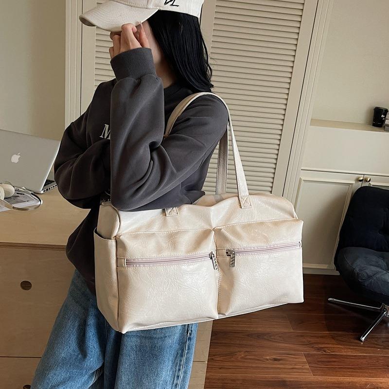 Textured retro large-capacity travel bag, new commuter handbag storage shoulder tote bag