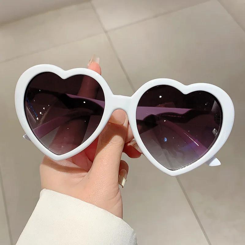 Occhiali da Sole Vintage Oversize Carini a Forma di Cuore d'Amore Donna Moda Trendy Marca di Lusso Designer Popolari Occhiali da Sole Sexy Punk