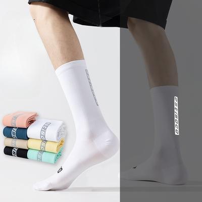 Reflecterende Fietssokken Zweet Ademend Anti-geur Sneldrogend Koppel Sokken Heren Effen Kleur Lichtgevend Label Sportsokken Mid-kalf Sokken