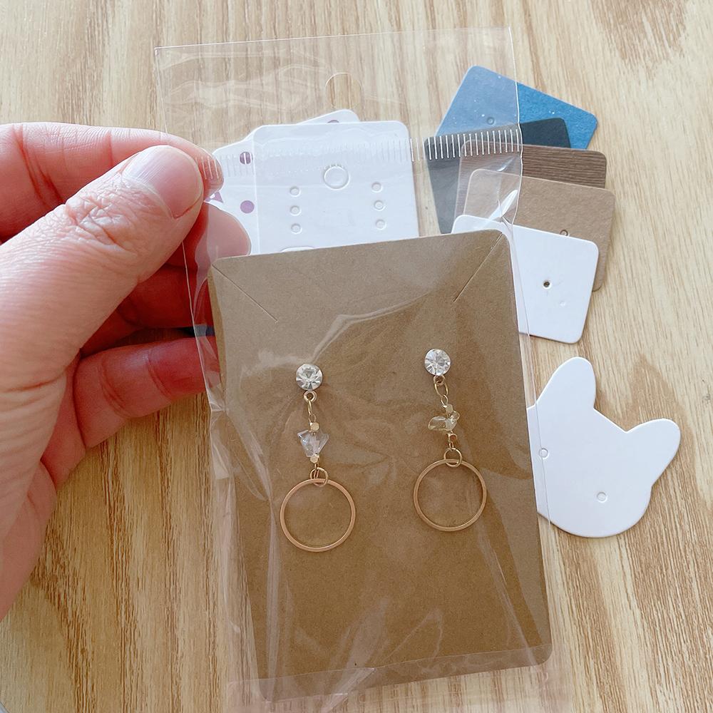 50 Jeux de Cartes pour Boucles d'Oreilles et 50 Pièces de Sacs Cartes d'Exposition pour Colliers Boucles d'Oreilles Sacs Auto-adhésifs Carte en Papier Kraft pour Emballage de Bijoux DIY