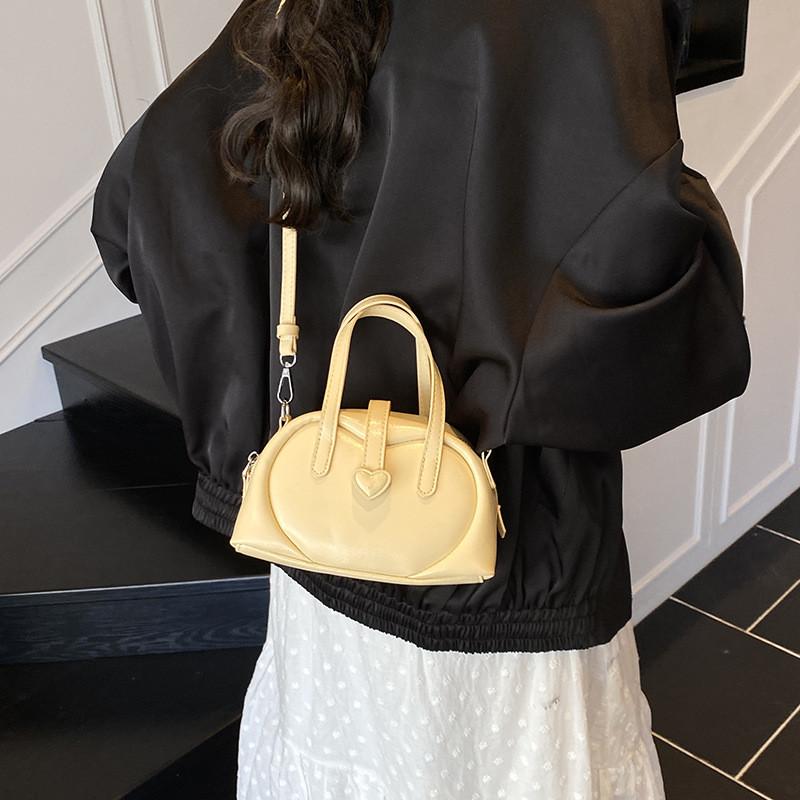 Minimalist Pu Heart Handbag For Daily Casual Wear With Zipper Closure