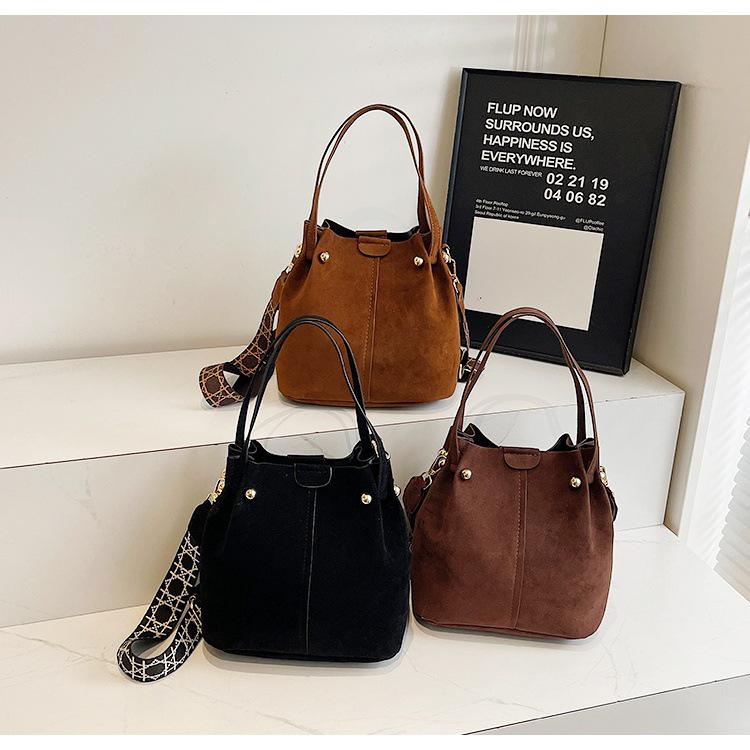 Bolso Bucket Versátil Coreano de Alta Gama, Edición Primavera/Verano 2024: Bolso de Mano para Mujer Bandolera de Hombro Único con Correa Ancha